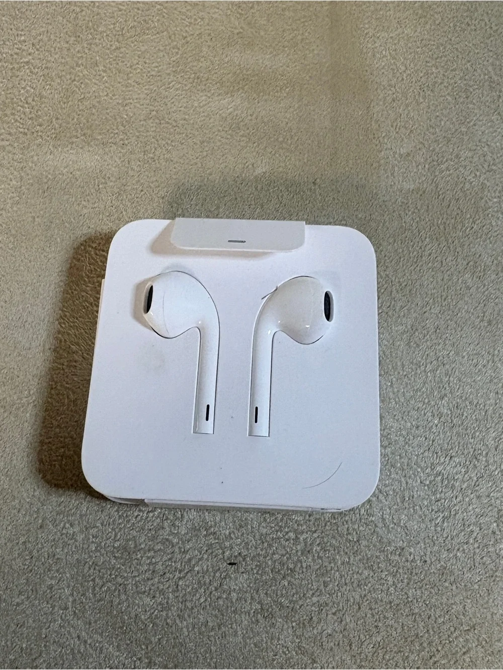 Apple White Lightning to 3.5mm Headphone Adapter and earbuds